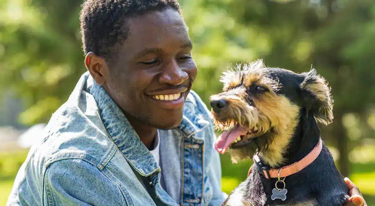 Sourires maître et chien, animaux de compagnie | PITOU MINOU & COMPAGNONS