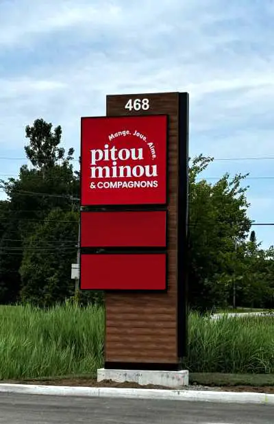 Enseigne de boutique de quartier | Pitou Minou & Compagnons