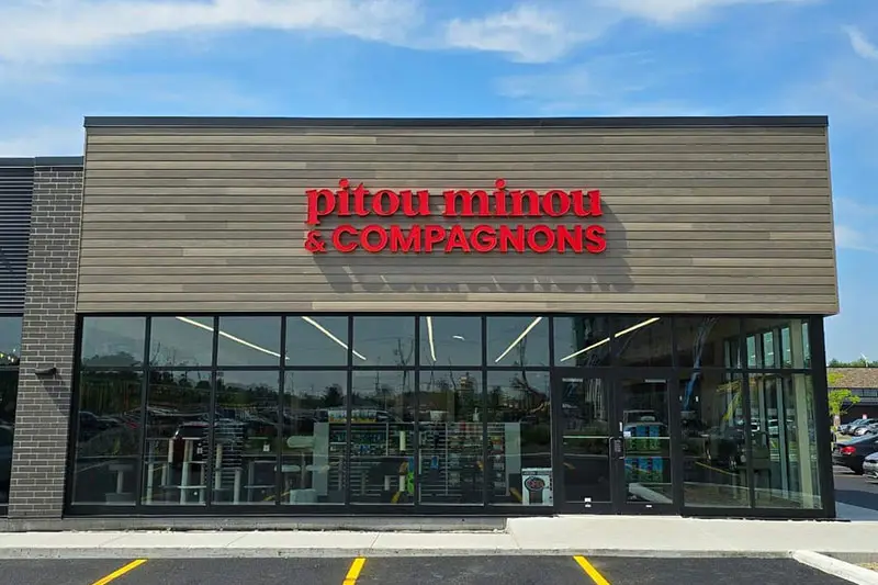 Façade extérieure de notre boutique de quartier | Pitou Minou & Compagnons