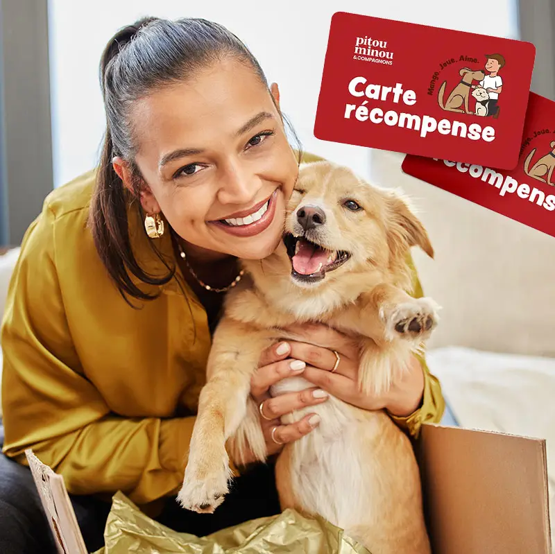 Dame et chien qui bénéficient du programme de fidélité | Pitou Minou et Compagnons